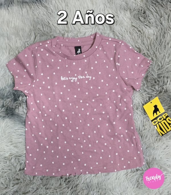 blusa rosa con puntos
